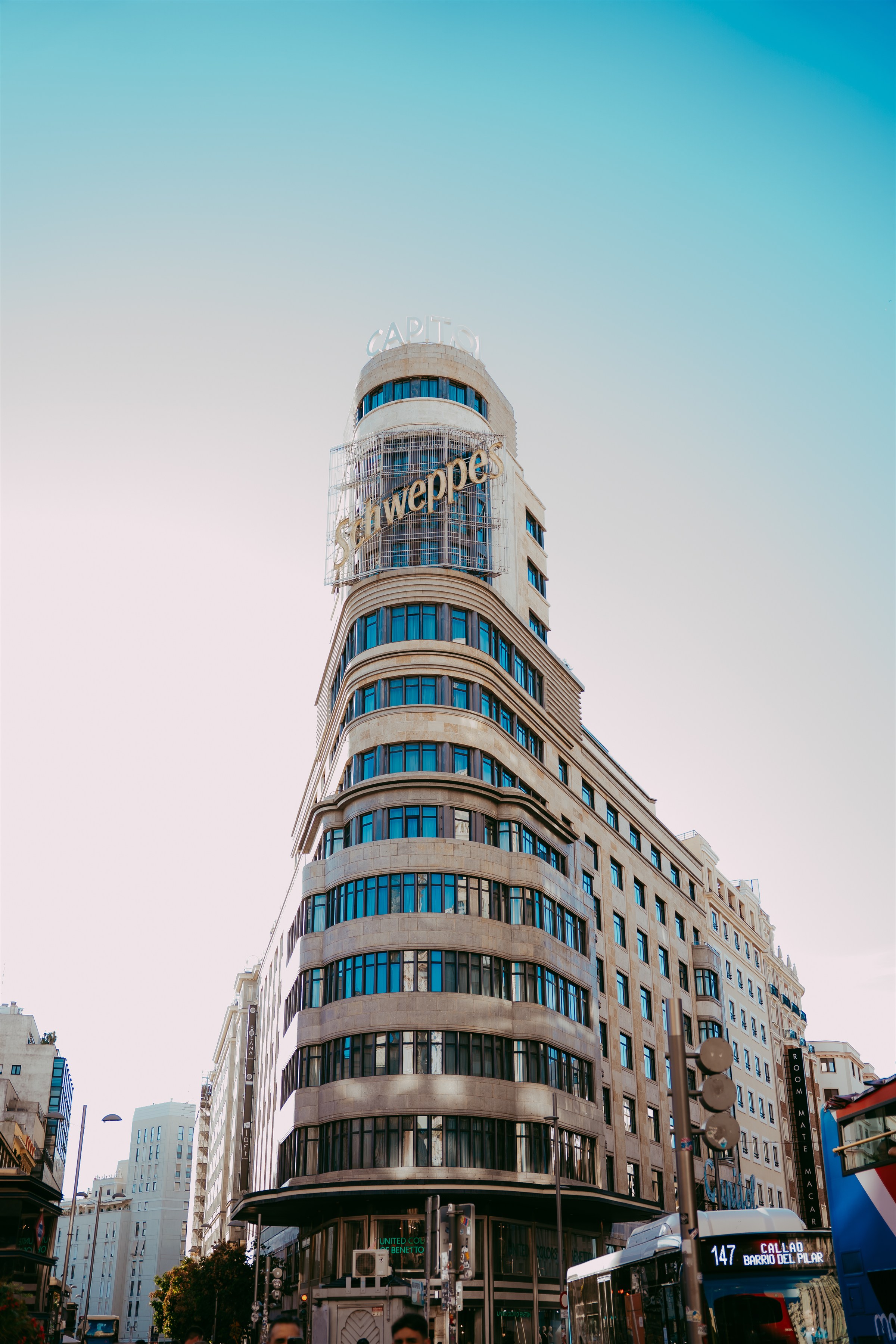 Edificio Capitol fotografiado desde la Gran Vía de Madrid