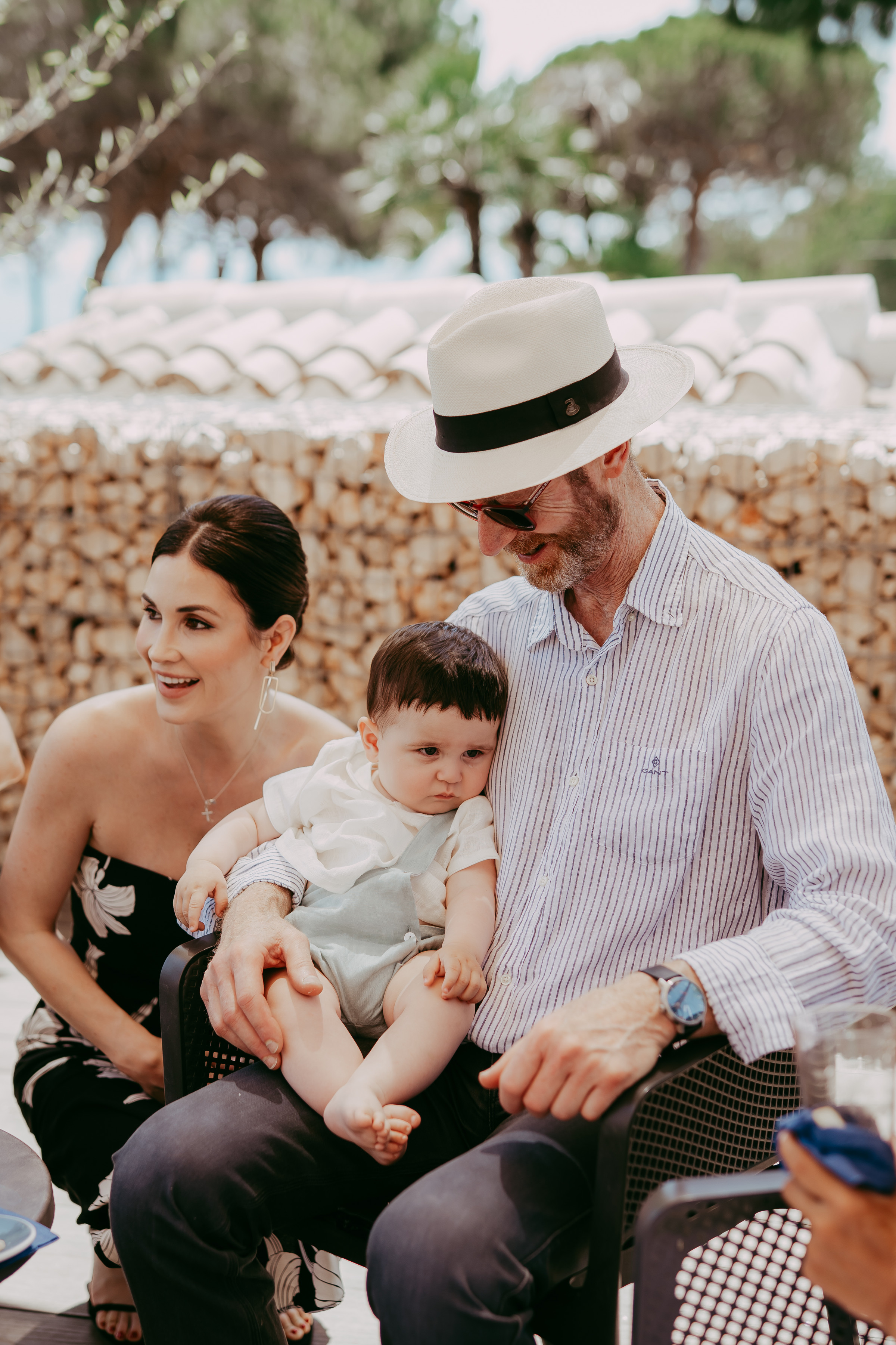 Milán posa junto a sus padres y familiares
